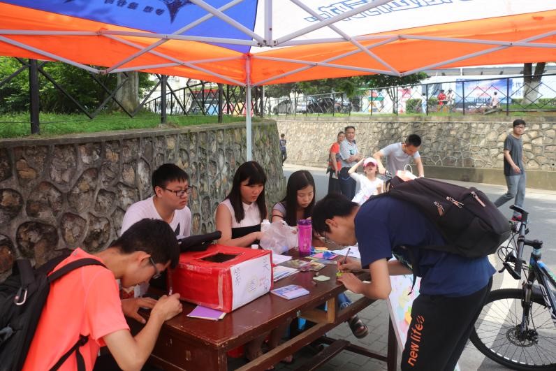 williamhill威廉希尔“怀感恩之心，报三春之晖”感恩母亲节志愿活动顺利举办