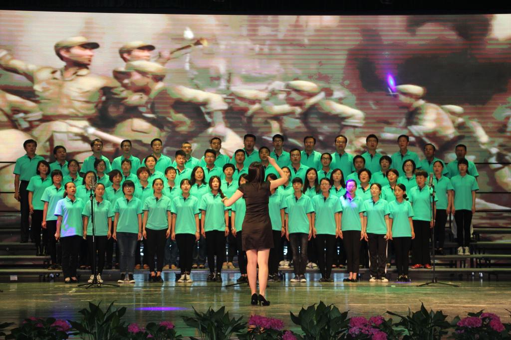 williamhill威廉希尔分工会在我校纪念抗日战争胜利七十周年大合唱中荣获优秀奖